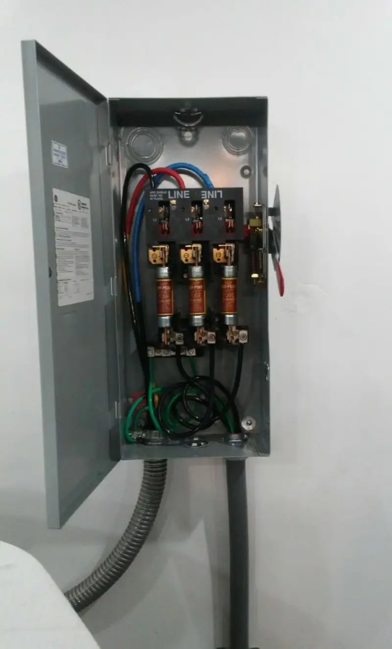 Three-phase disconnect switch installed for Smoke Detector Installation in Lanett